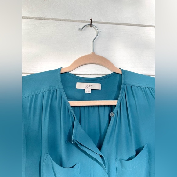 Ann Taylor LOFT Business Casual Button Down. Size Small - Picture 3 of 7